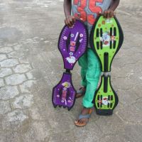 2 waveboarden als geschenk van de stichting